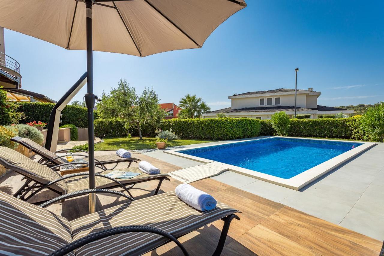 Lovely Istrian Apartment With A Private Swimming Pool And A Charming Garden Банджоле Экстерьер фото